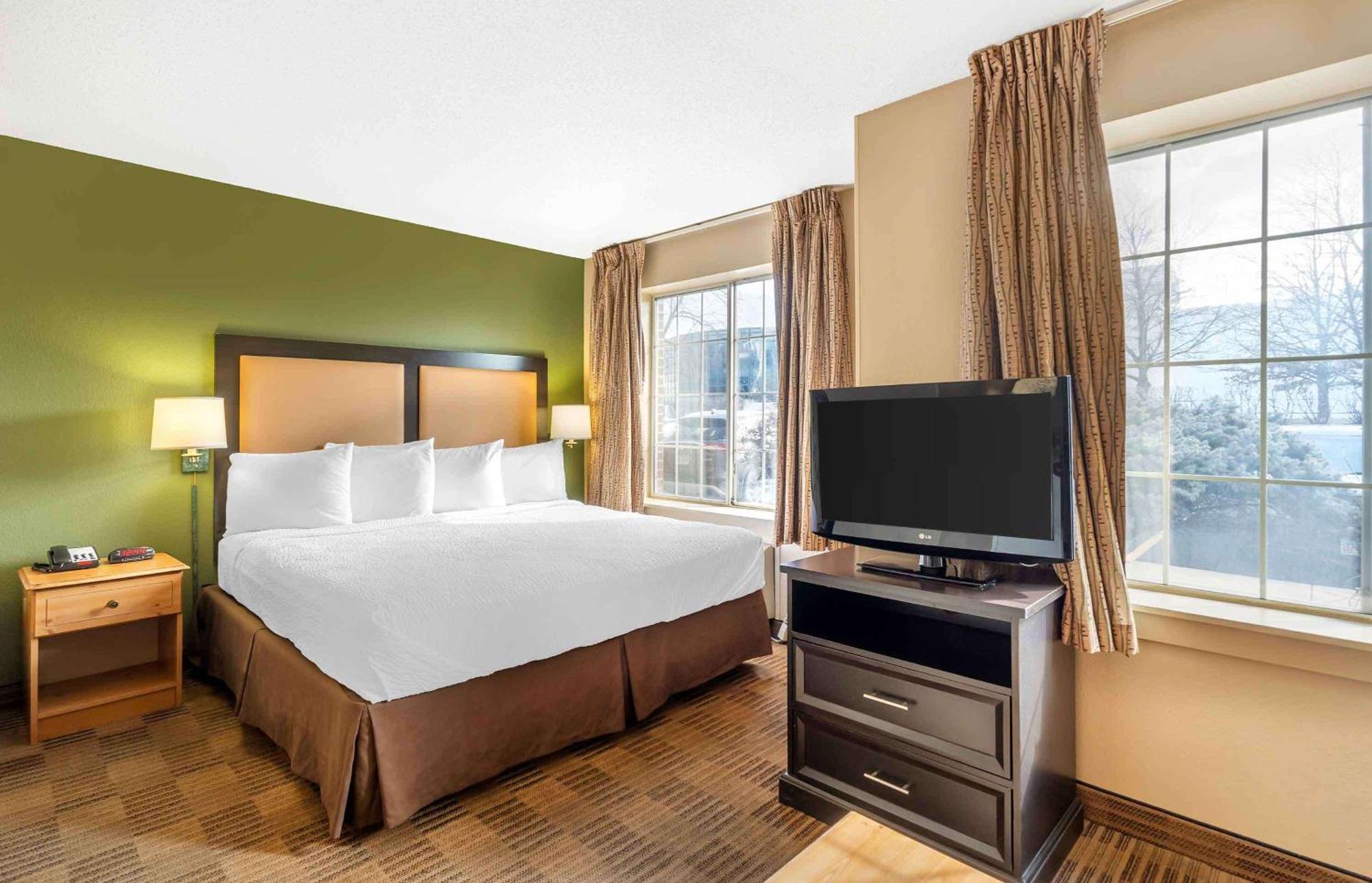 เอ็กซ์เทนด์ สเตย์ อเมริกา ชิคาโก เวสต์มอนต์ โอ๊ก บรูก Hotel ภายนอก รูปภาพ