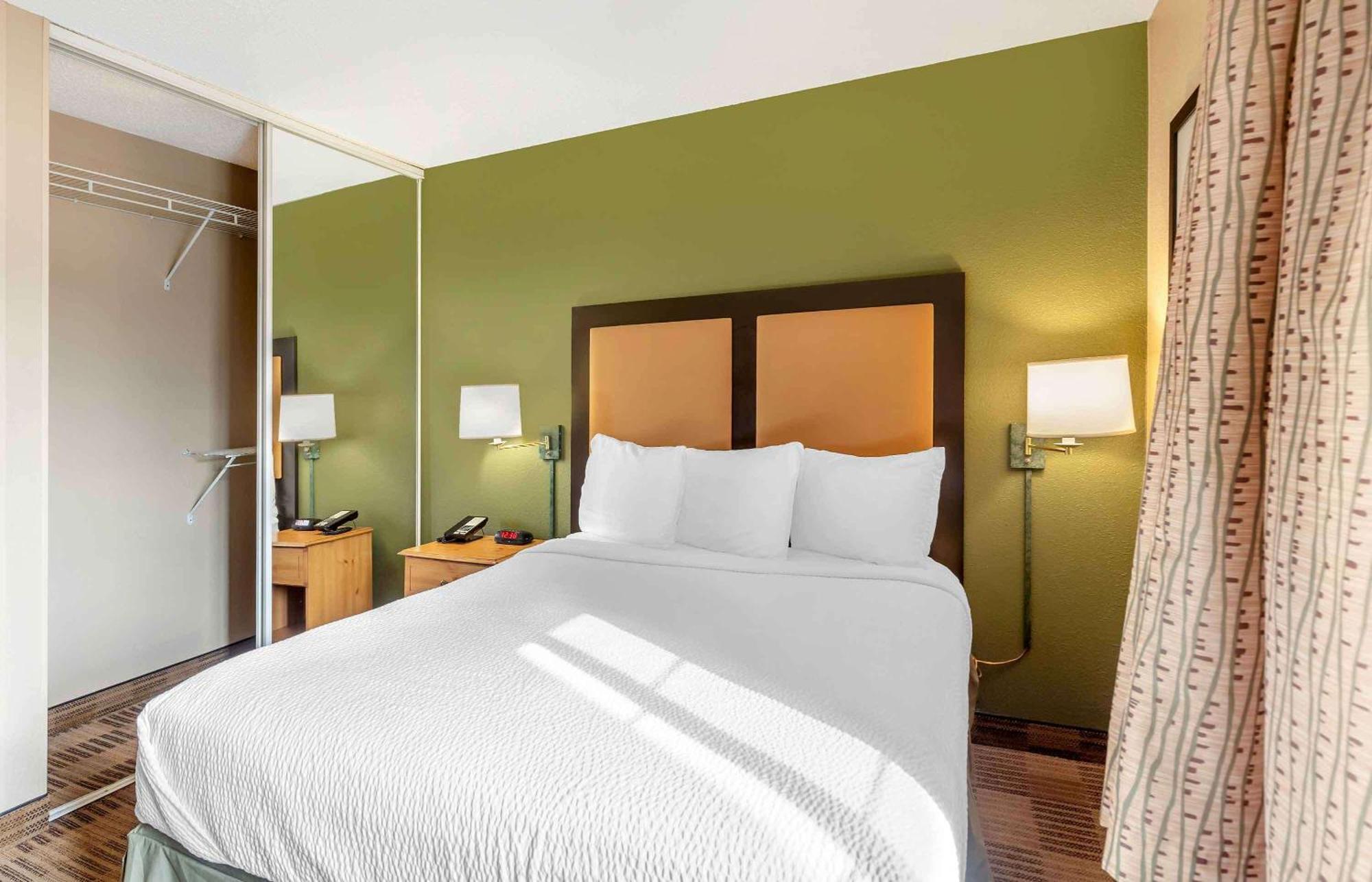 เอ็กซ์เทนด์ สเตย์ อเมริกา ชิคาโก เวสต์มอนต์ โอ๊ก บรูก Hotel ภายนอก รูปภาพ