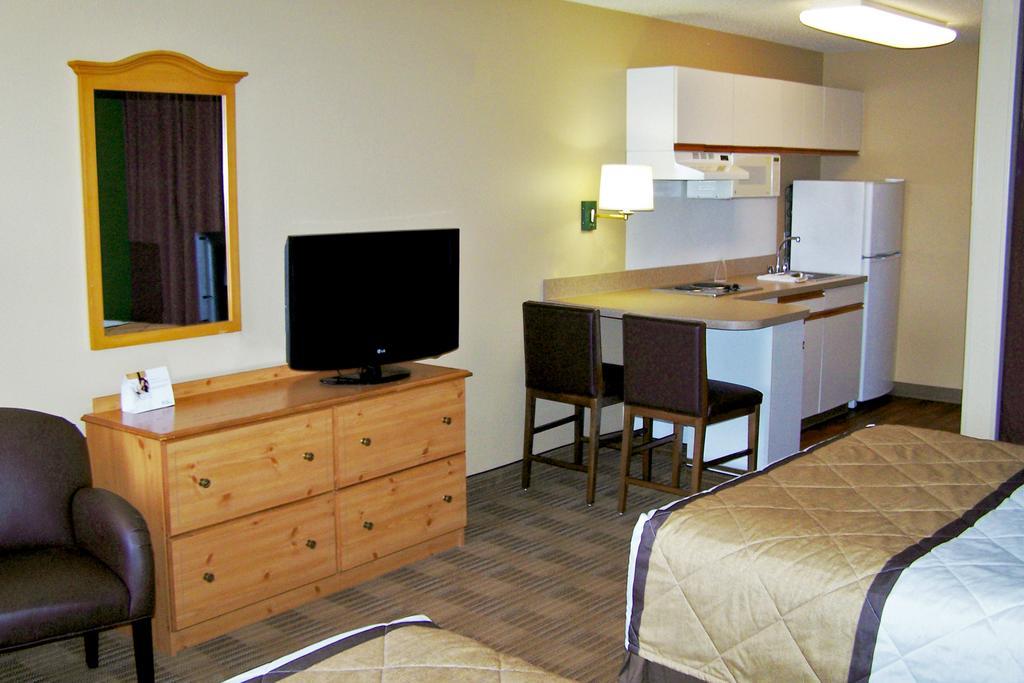 เอ็กซ์เทนด์ สเตย์ อเมริกา ชิคาโก เวสต์มอนต์ โอ๊ก บรูก Hotel ภายนอก รูปภาพ