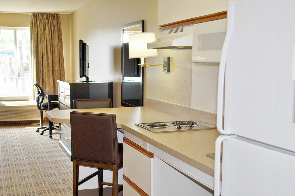 เอ็กซ์เทนด์ สเตย์ อเมริกา ชิคาโก เวสต์มอนต์ โอ๊ก บรูก Hotel ภายนอก รูปภาพ