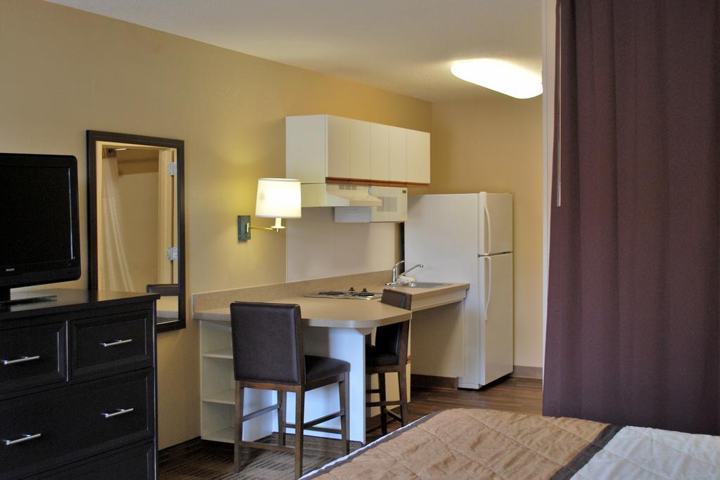 เอ็กซ์เทนด์ สเตย์ อเมริกา ชิคาโก เวสต์มอนต์ โอ๊ก บรูก Hotel ภายนอก รูปภาพ
