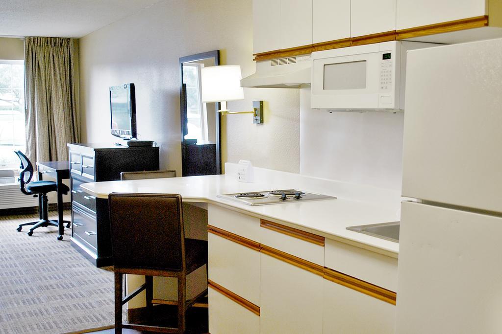 เอ็กซ์เทนด์ สเตย์ อเมริกา ชิคาโก เวสต์มอนต์ โอ๊ก บรูก Hotel ภายนอก รูปภาพ