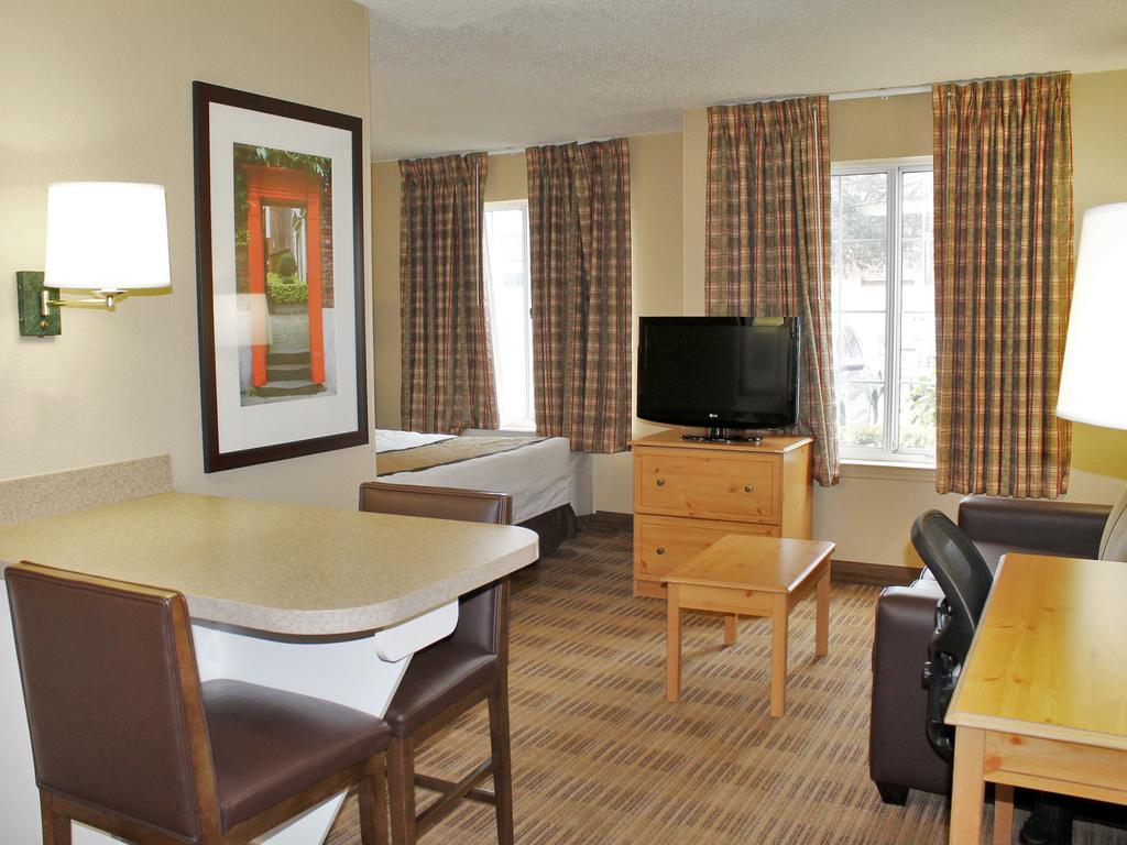 เอ็กซ์เทนด์ สเตย์ อเมริกา ชิคาโก เวสต์มอนต์ โอ๊ก บรูก Hotel ภายนอก รูปภาพ